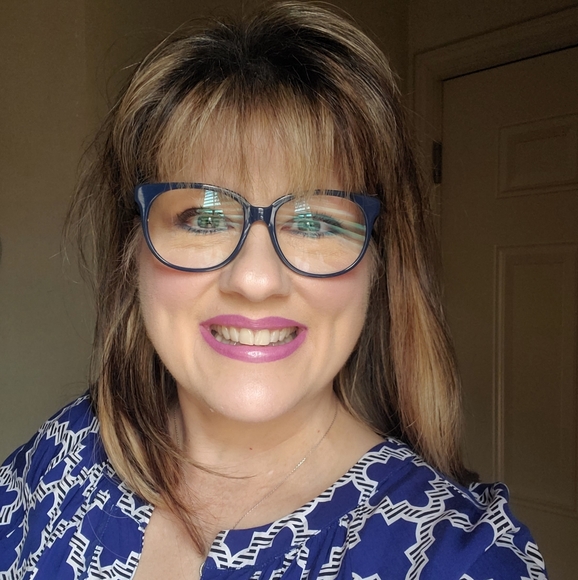 Meet your Posher, Carla - Picture 2 of 16